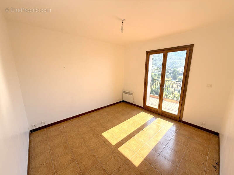 Appartement à EZE