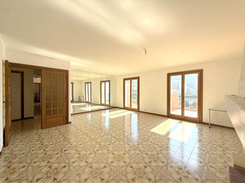 Appartement à EZE