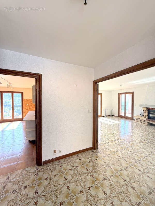 Appartement à EZE