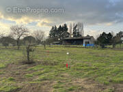 Terrain à LENCLOITRE