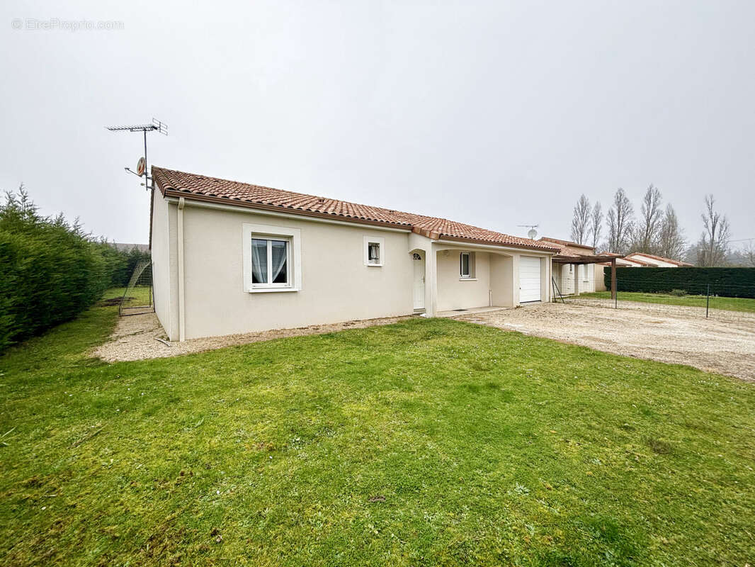 Maison à NOUAILLE-MAUPERTUIS