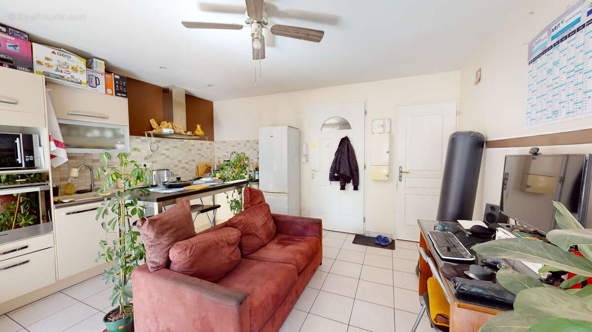 Appartement à MARSEILLE-4E