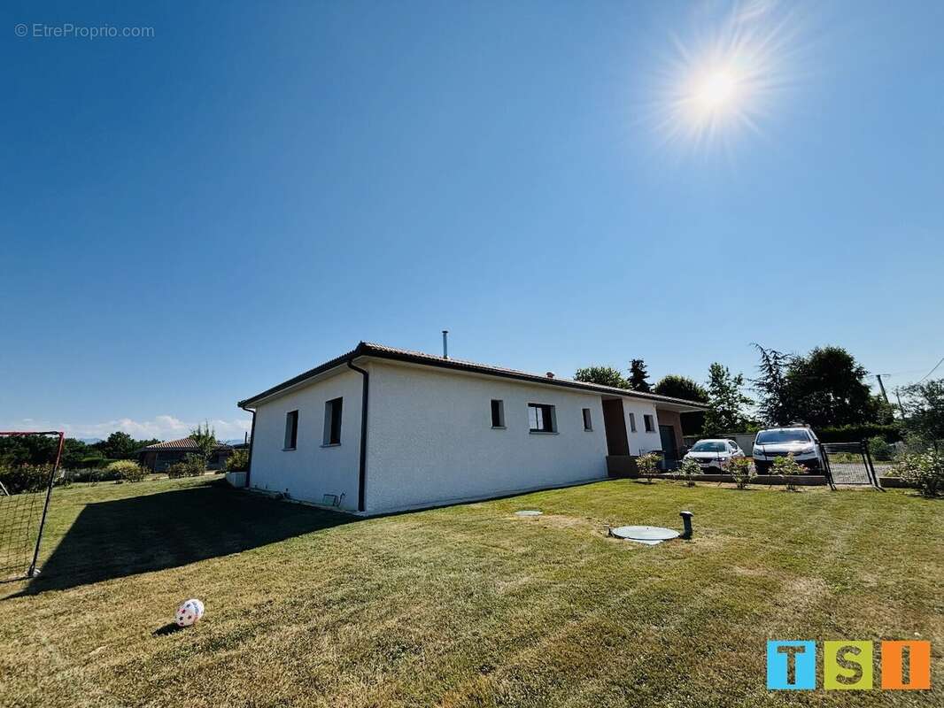 Maison à VILLENEUVE-DE-RIVIERE