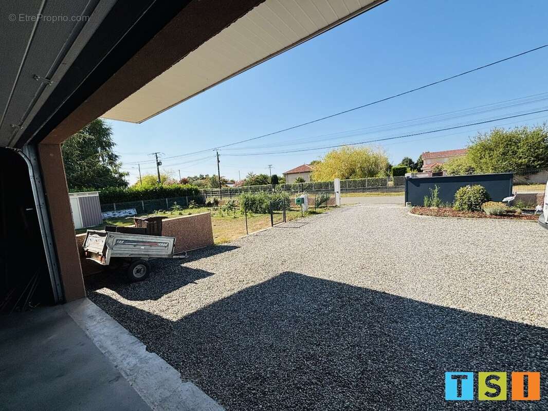 Maison à VILLENEUVE-DE-RIVIERE