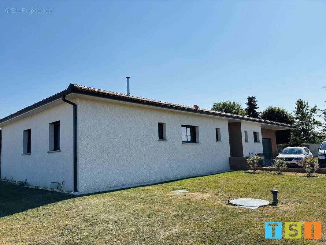 Maison à VILLENEUVE-DE-RIVIERE