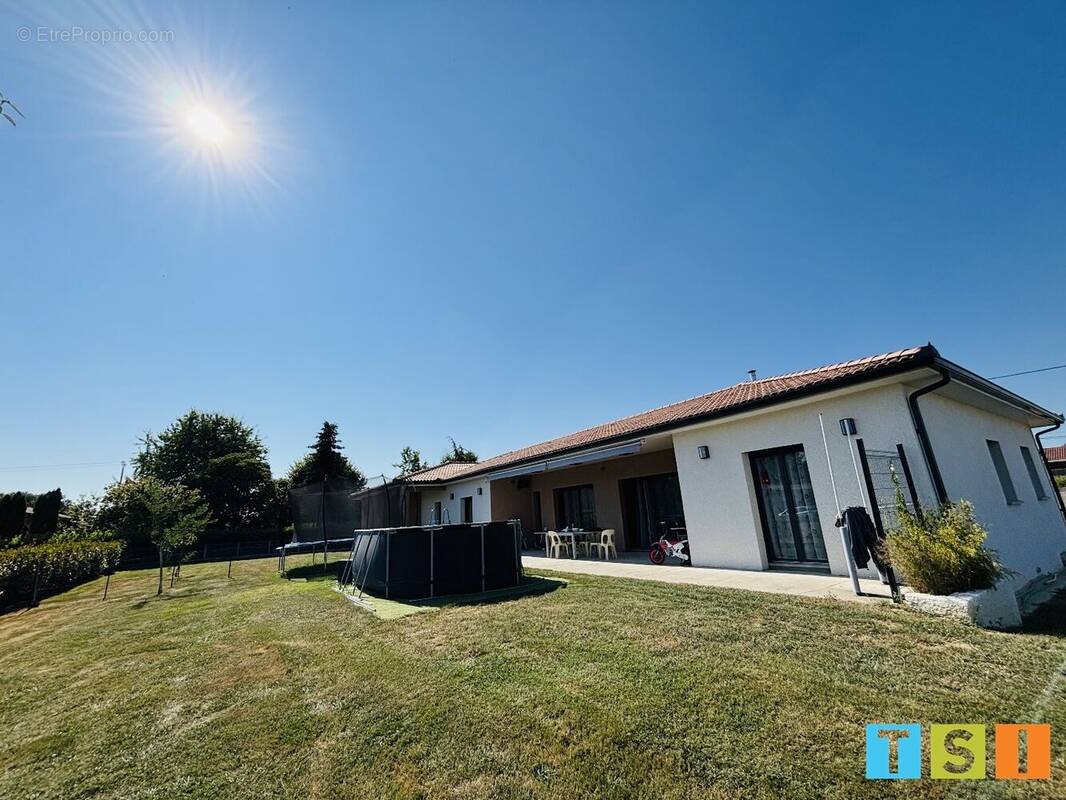 Maison à VILLENEUVE-DE-RIVIERE