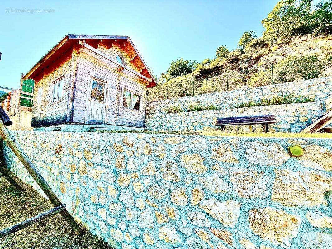 Maison à BEZAUDUN-LES-ALPES