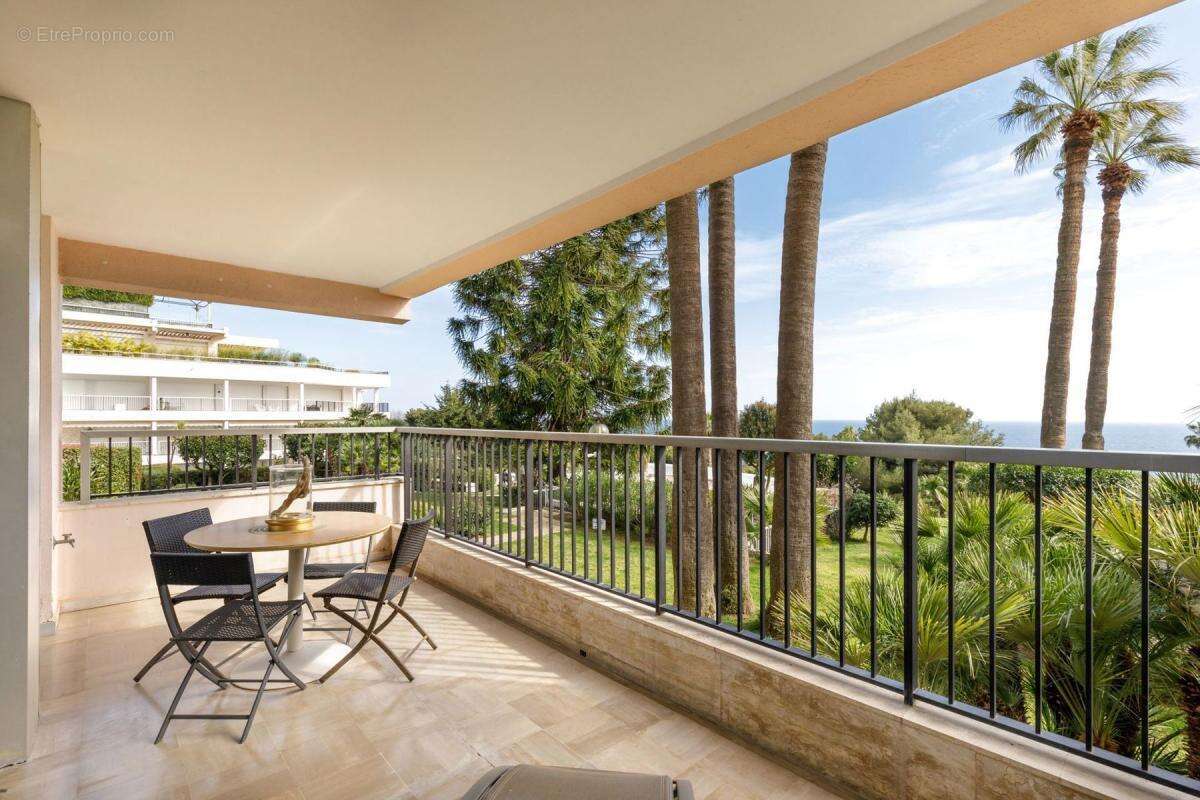 Appartement à VALLAURIS