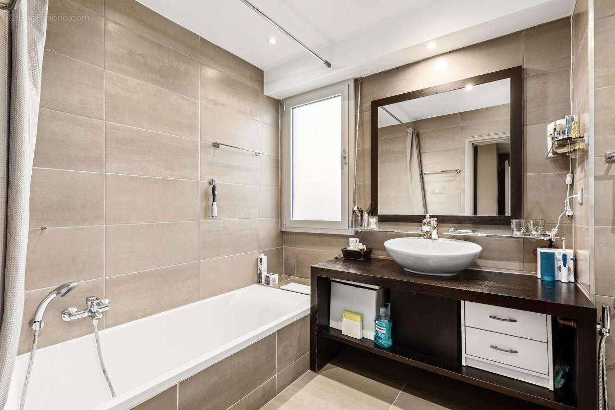 Appartement à VALLAURIS