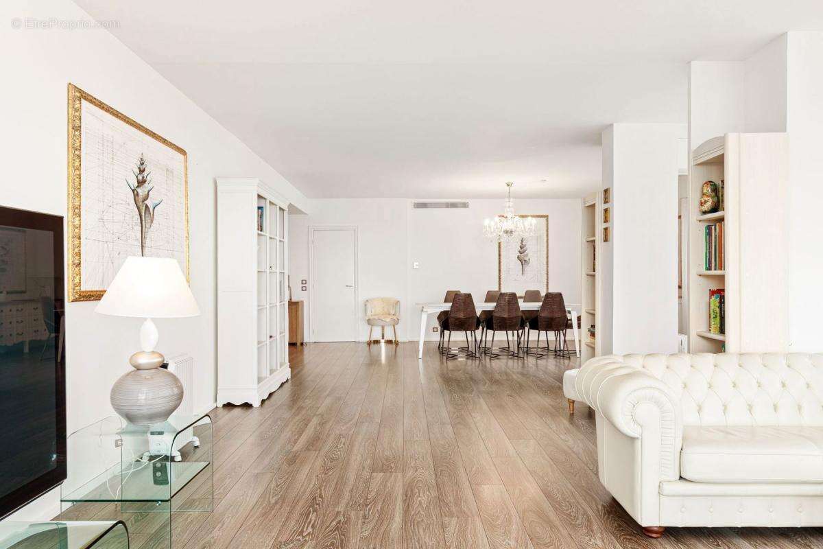 Appartement à VALLAURIS