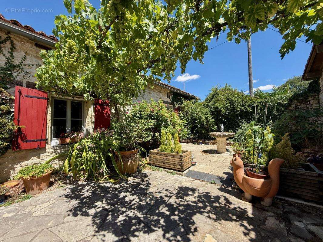 Maison à SAINT-COUTANT