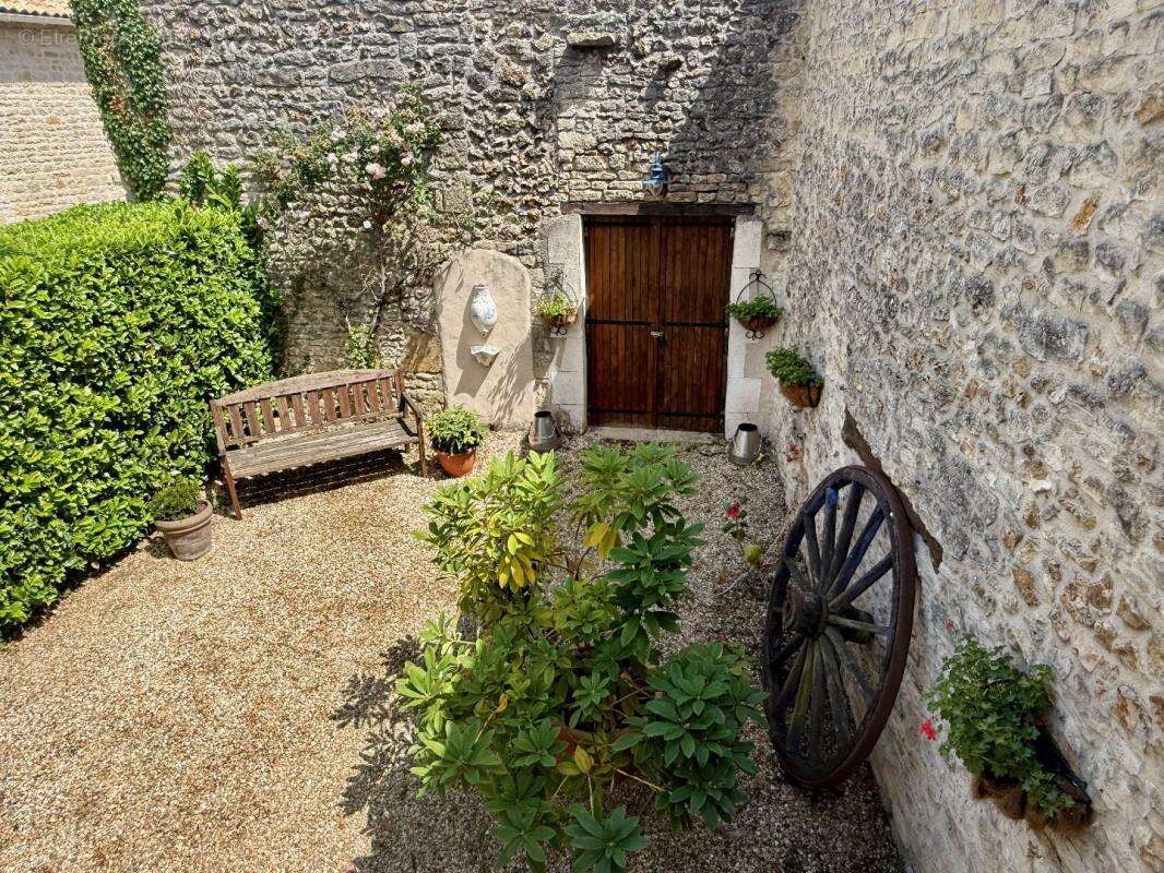 Maison à SAINT-COUTANT