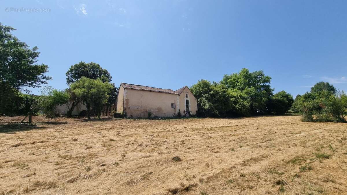 Maison à SAINT-FELIX-DE-VILLADEIX