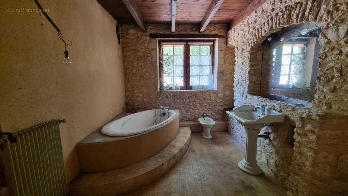 Maison à SAINT-FELIX-DE-VILLADEIX