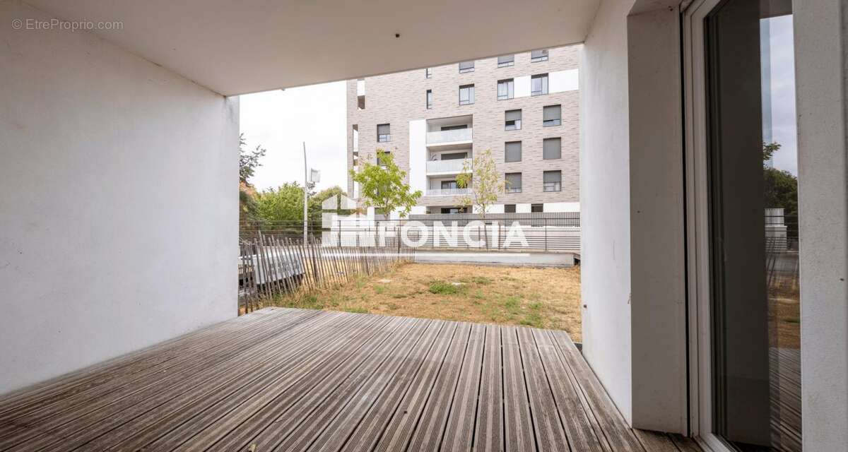 Appartement à BEAUZELLE