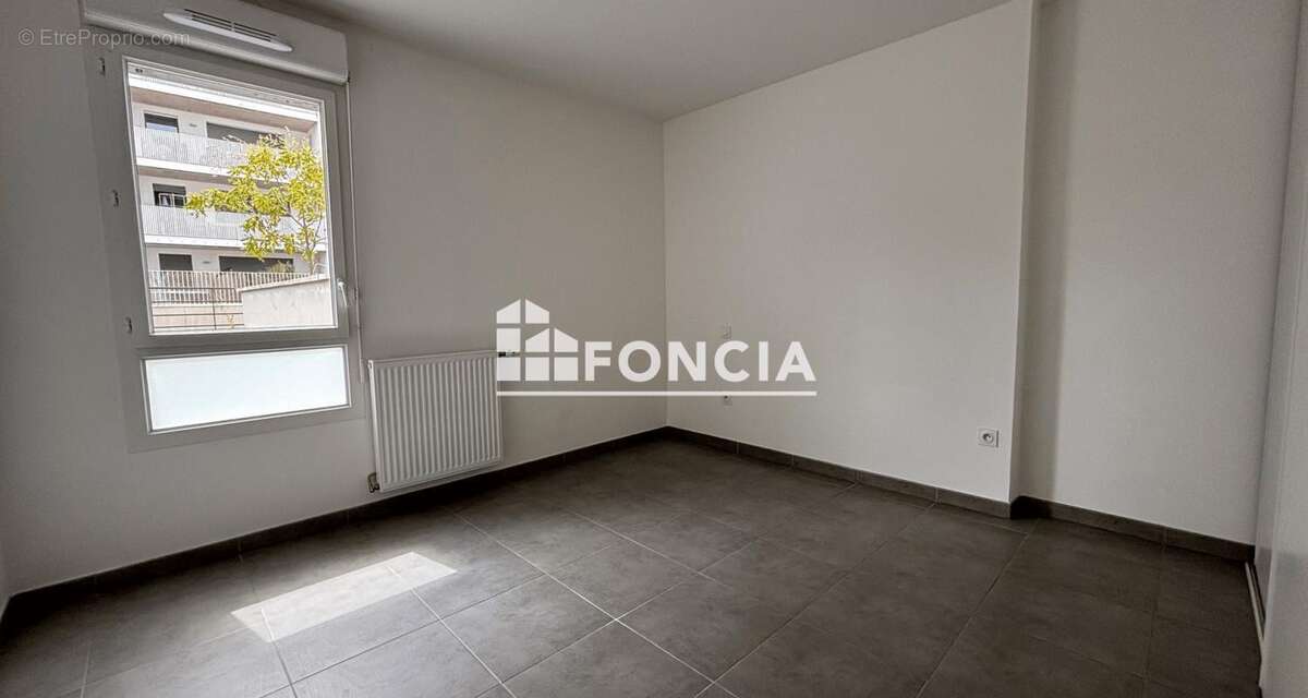 Appartement à BEAUZELLE