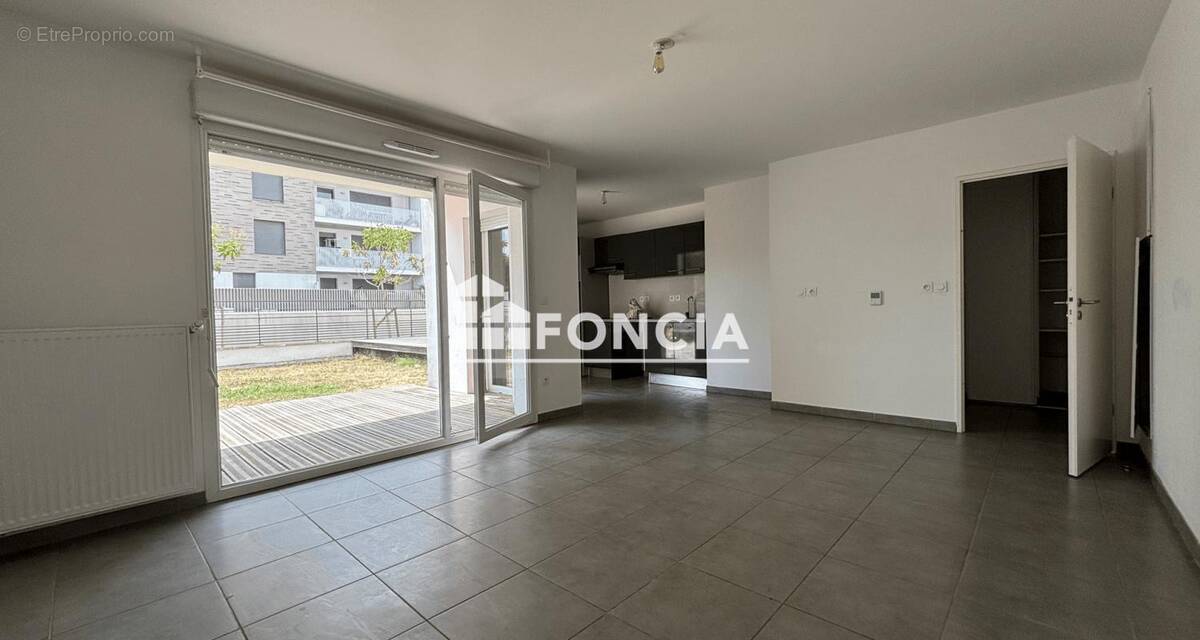 Appartement à BEAUZELLE