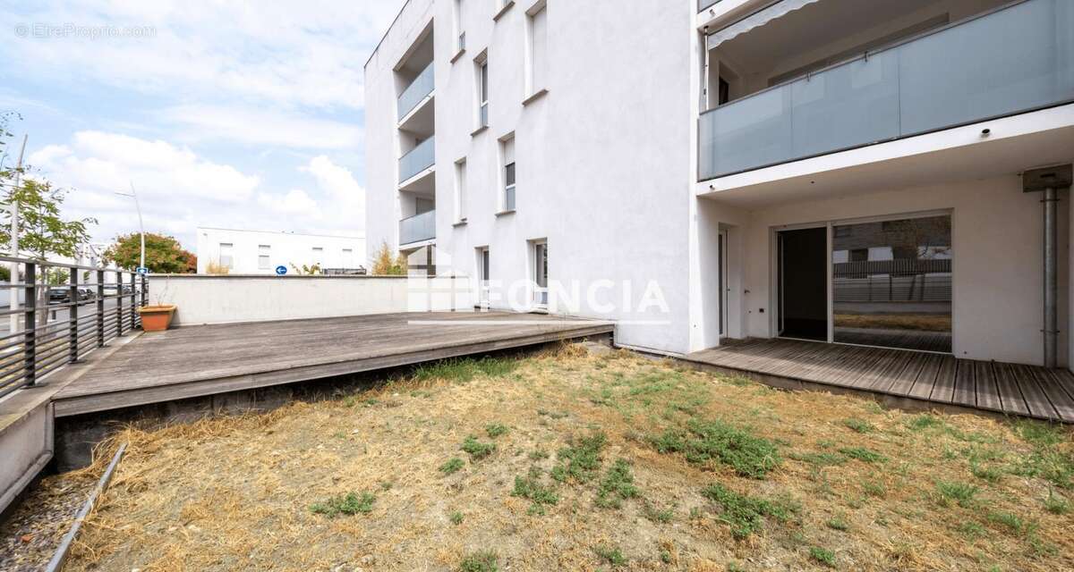 Appartement à BEAUZELLE
