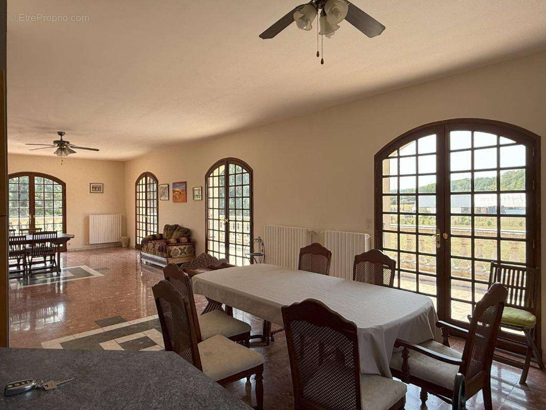 Maison à VIC-FEZENSAC