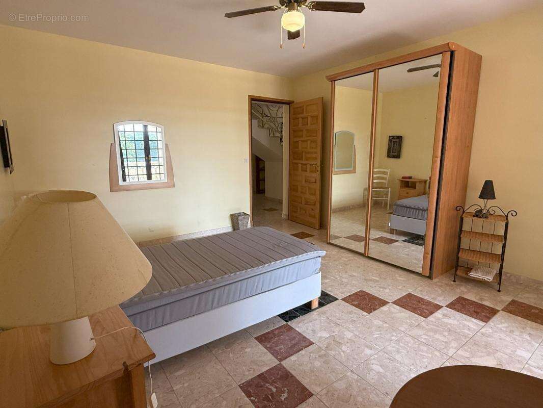 Maison à VIC-FEZENSAC