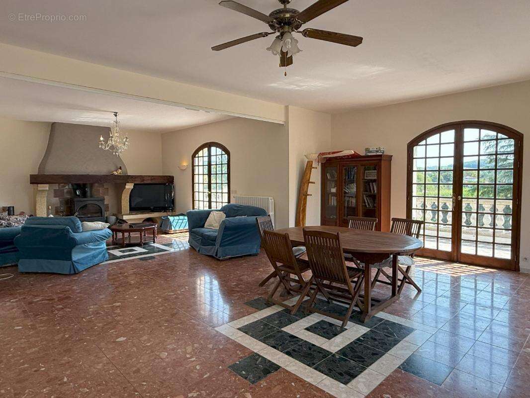 Maison à VIC-FEZENSAC