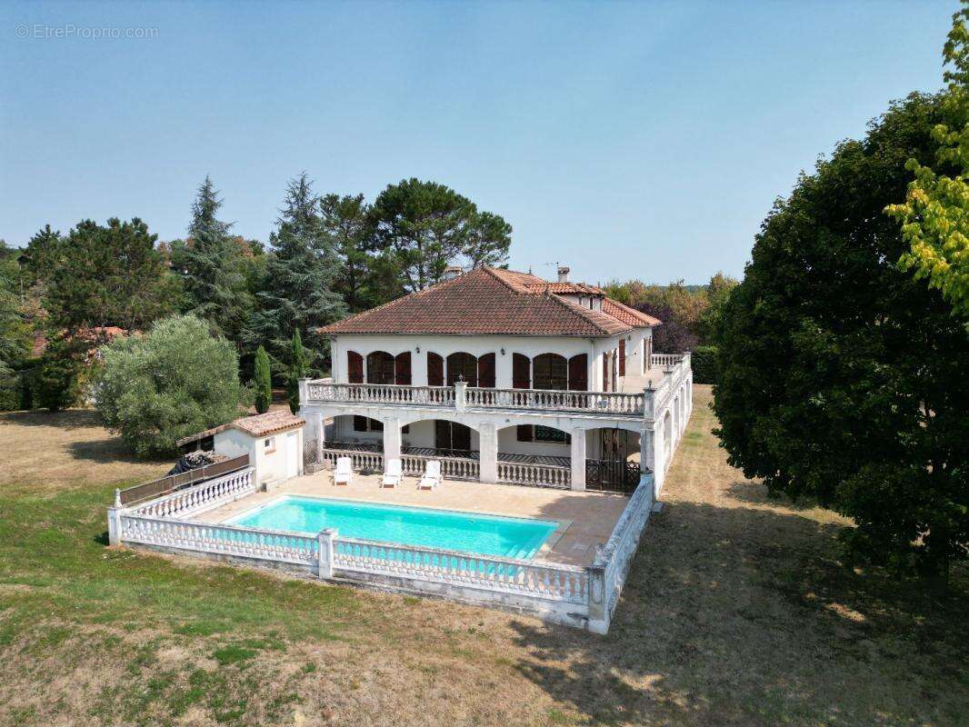 Maison à VIC-FEZENSAC