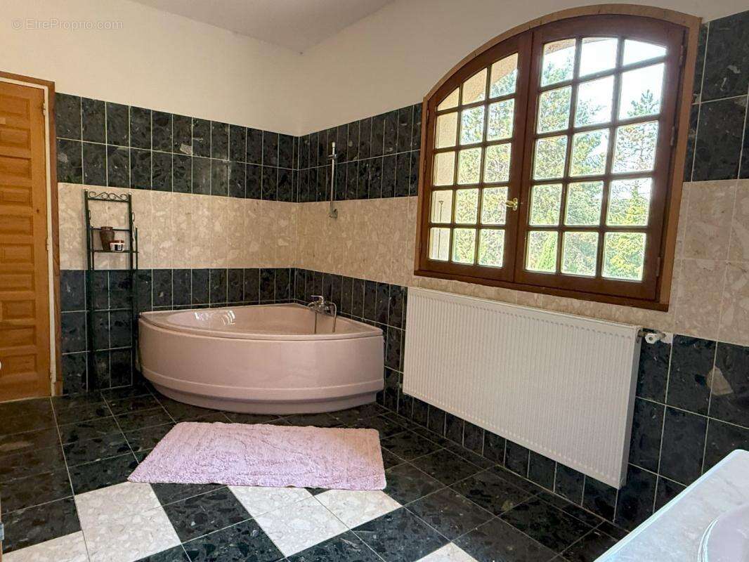 Maison à VIC-FEZENSAC