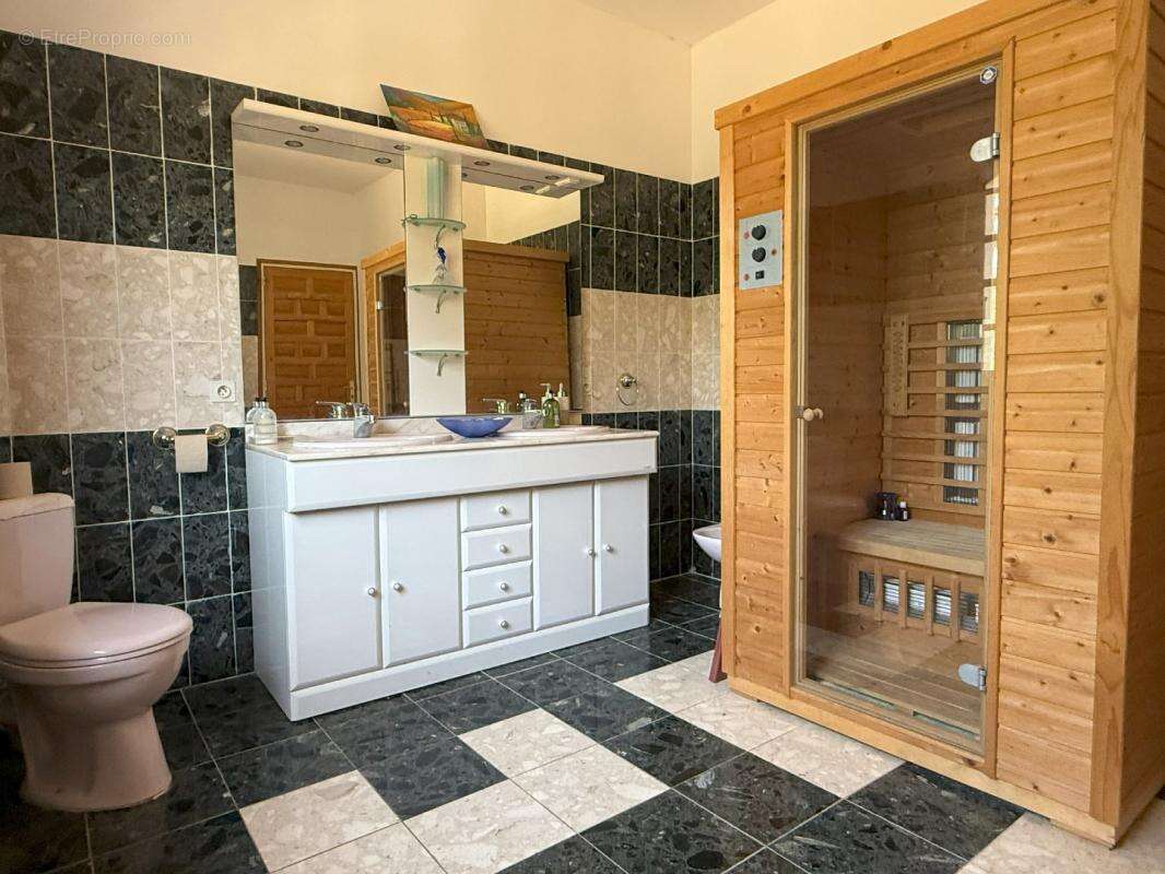 Maison à VIC-FEZENSAC