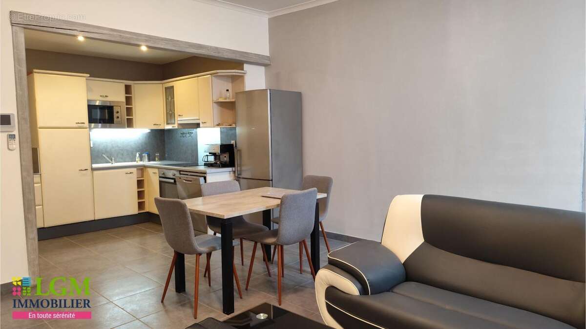 Appartement à UCHAUD