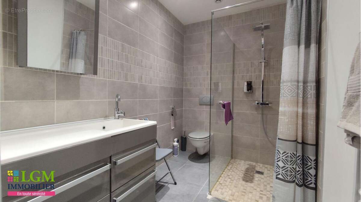 Appartement à UCHAUD