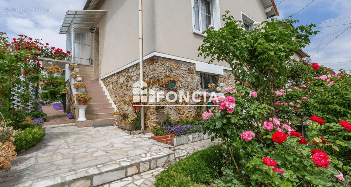 Maison à SAVIGNY-SUR-ORGE