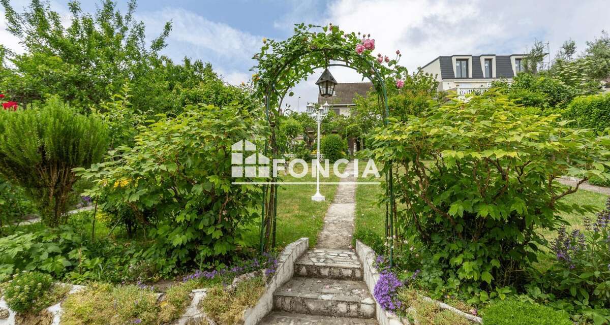 Maison à SAVIGNY-SUR-ORGE