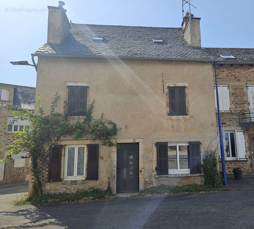 Maison à LUC-LA-PRIMAUBE