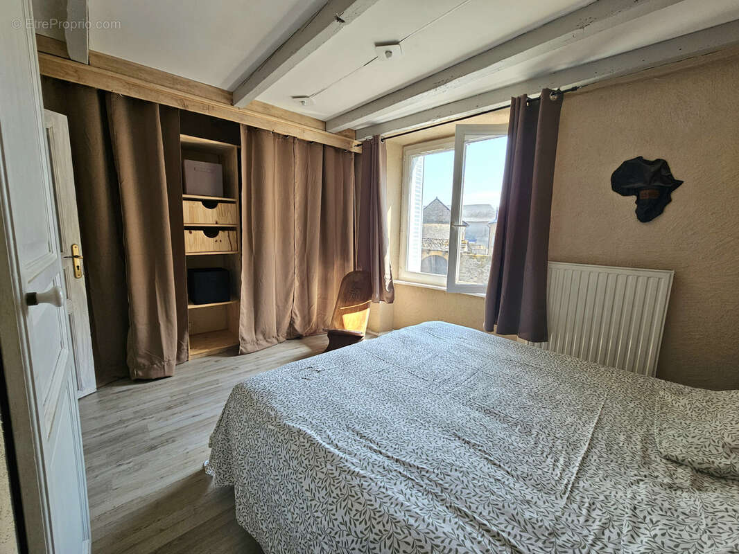 Maison à LUC-LA-PRIMAUBE