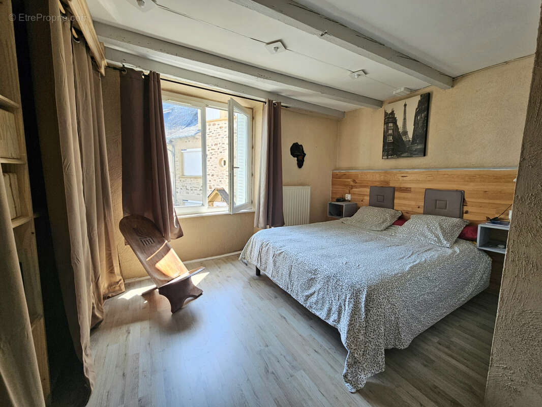 Maison à LUC-LA-PRIMAUBE