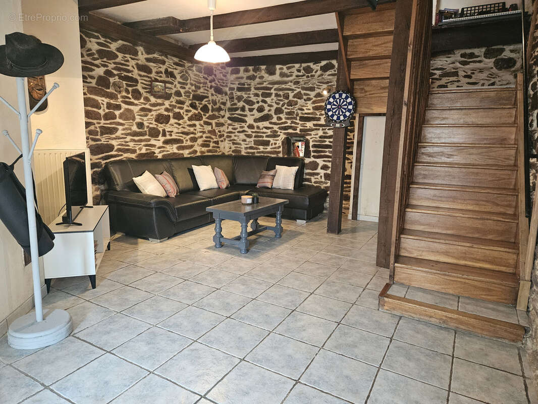 Maison à LUC-LA-PRIMAUBE