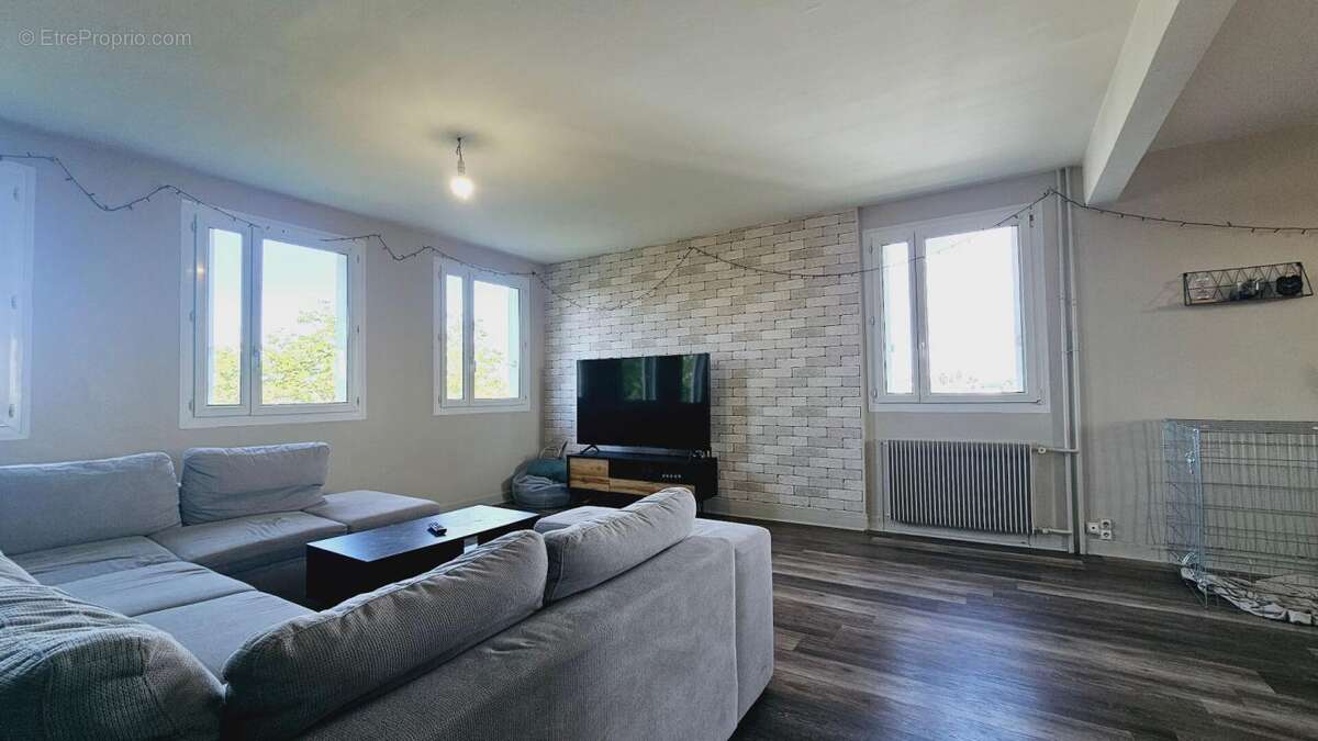 Appartement à SAINT-DOULCHARD