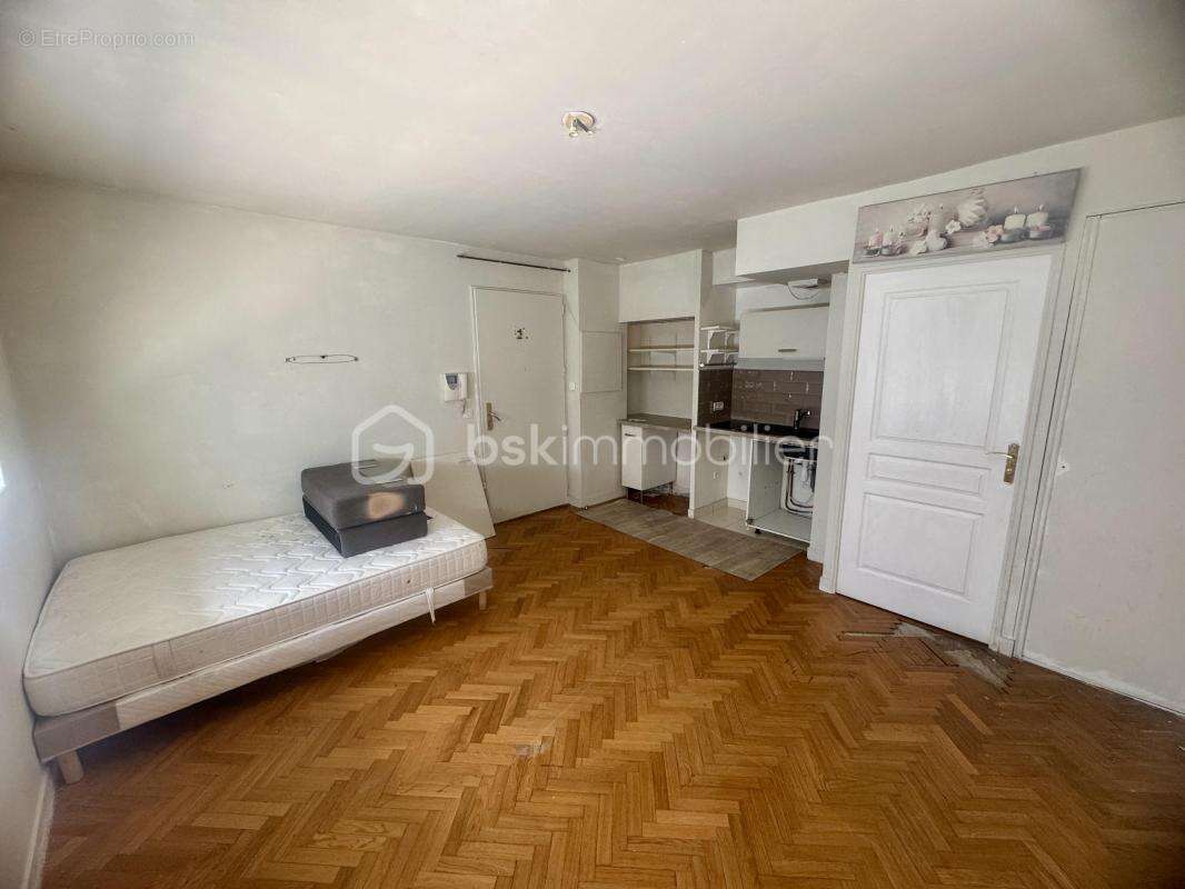 Appartement à LES LILAS