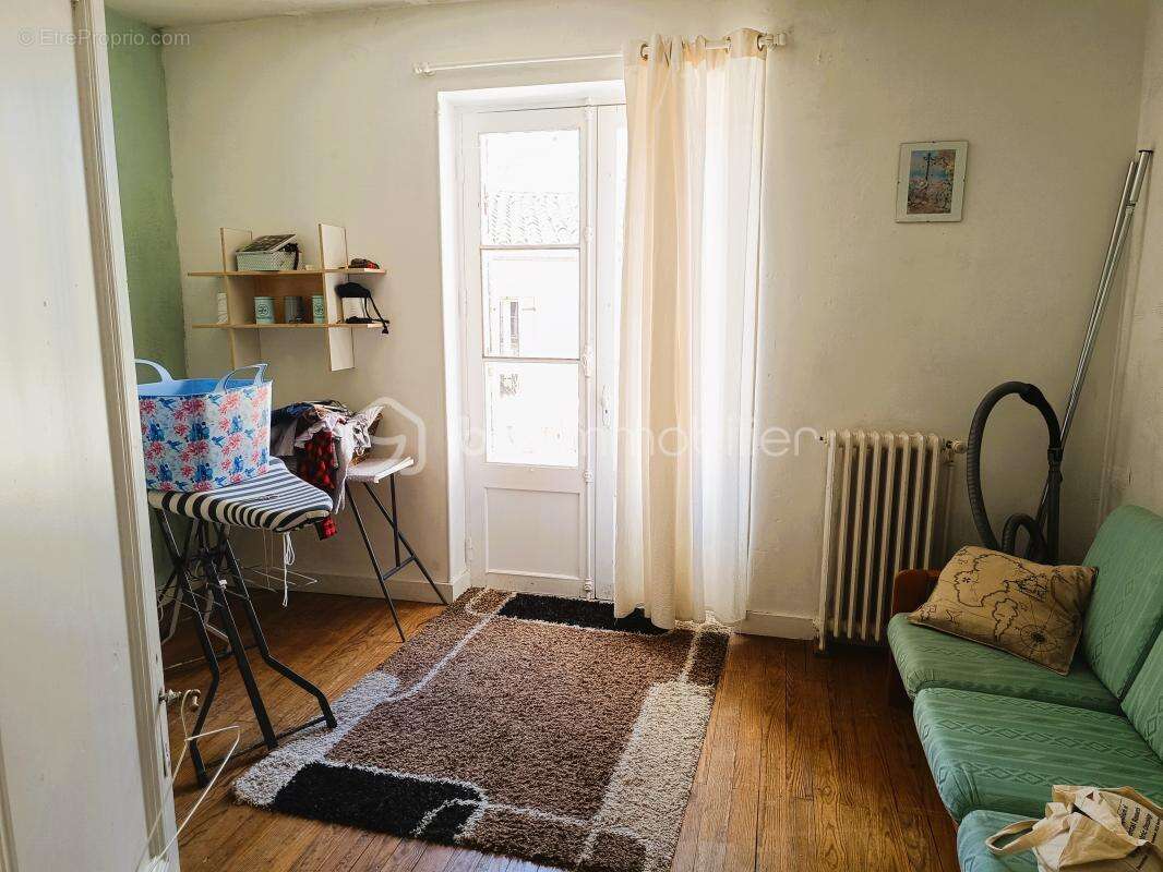 Appartement à SAINT-CHRISTOLY-DE-BLAYE