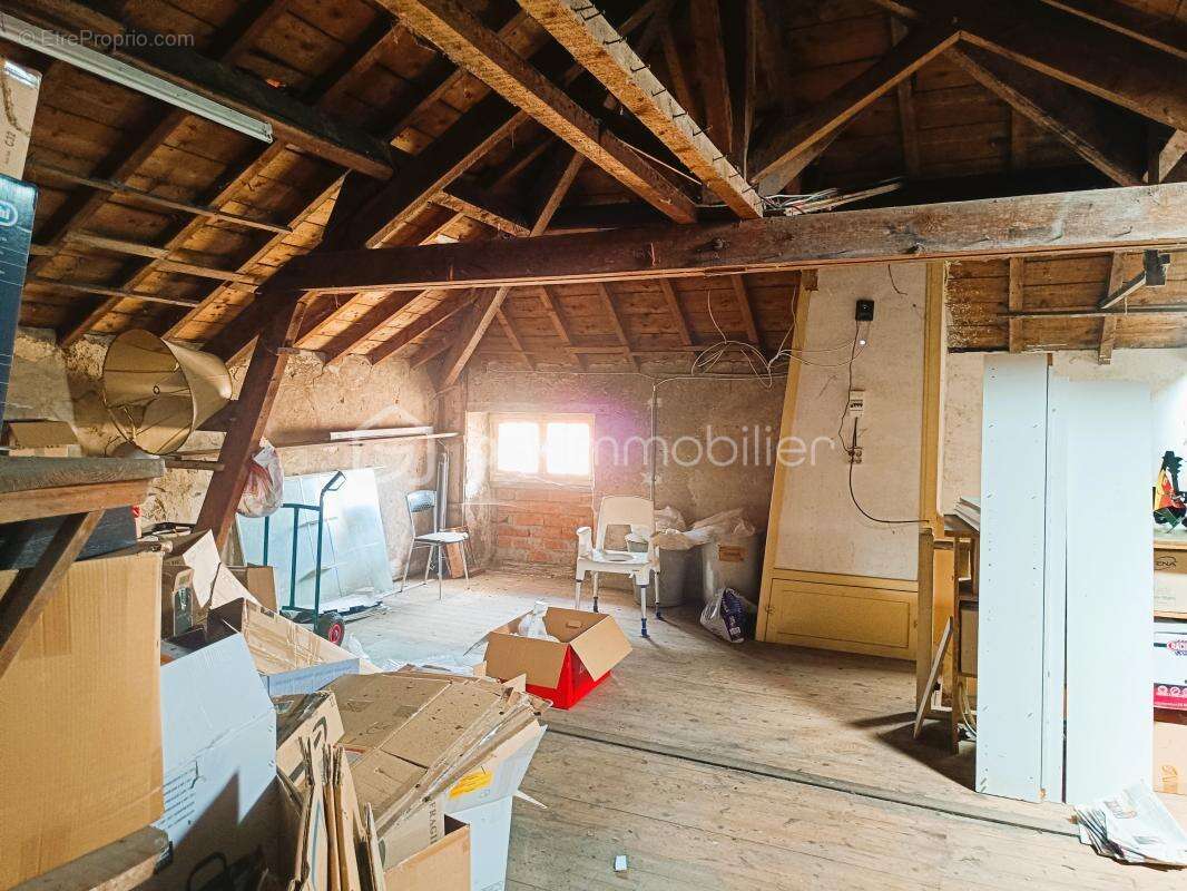 Appartement à SAINT-CHRISTOLY-DE-BLAYE