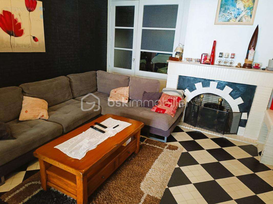 Appartement à SAINT-CHRISTOLY-DE-BLAYE