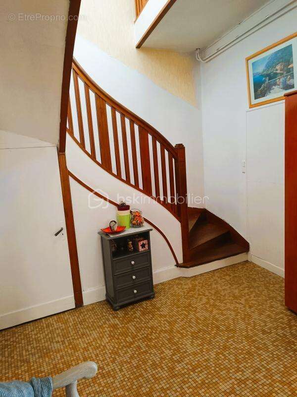 Appartement à SAINT-CHRISTOLY-DE-BLAYE