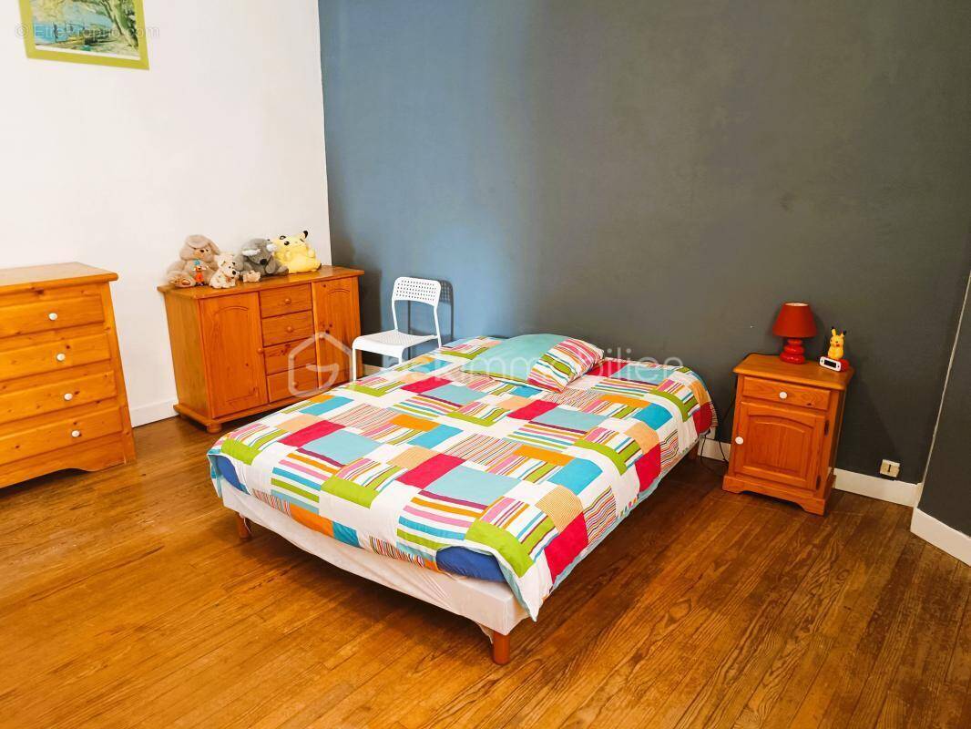 Appartement à SAINT-CHRISTOLY-DE-BLAYE