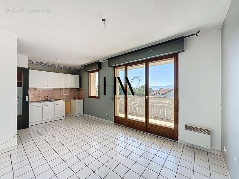 Appartement à COLLONGES-SOUS-SALEVE