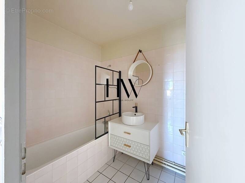 Appartement à COLLONGES-SOUS-SALEVE