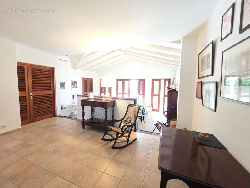 Maison à LES ABYMES