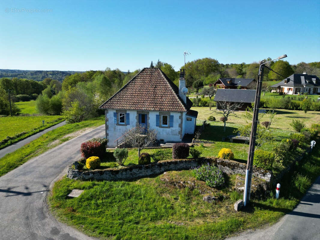 Maison à SAINT-MARTIN-LA-MEANNE
