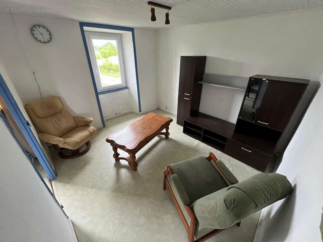 Maison à SAINT-MARTIN-LA-MEANNE