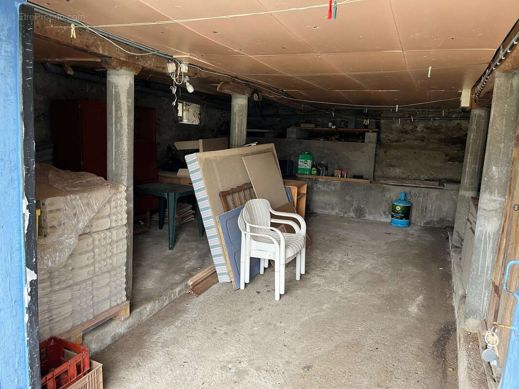 Maison à SAINT-MARTIN-LA-MEANNE