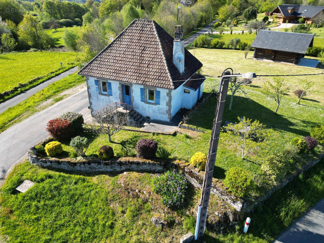 Maison à SAINT-MARTIN-LA-MEANNE